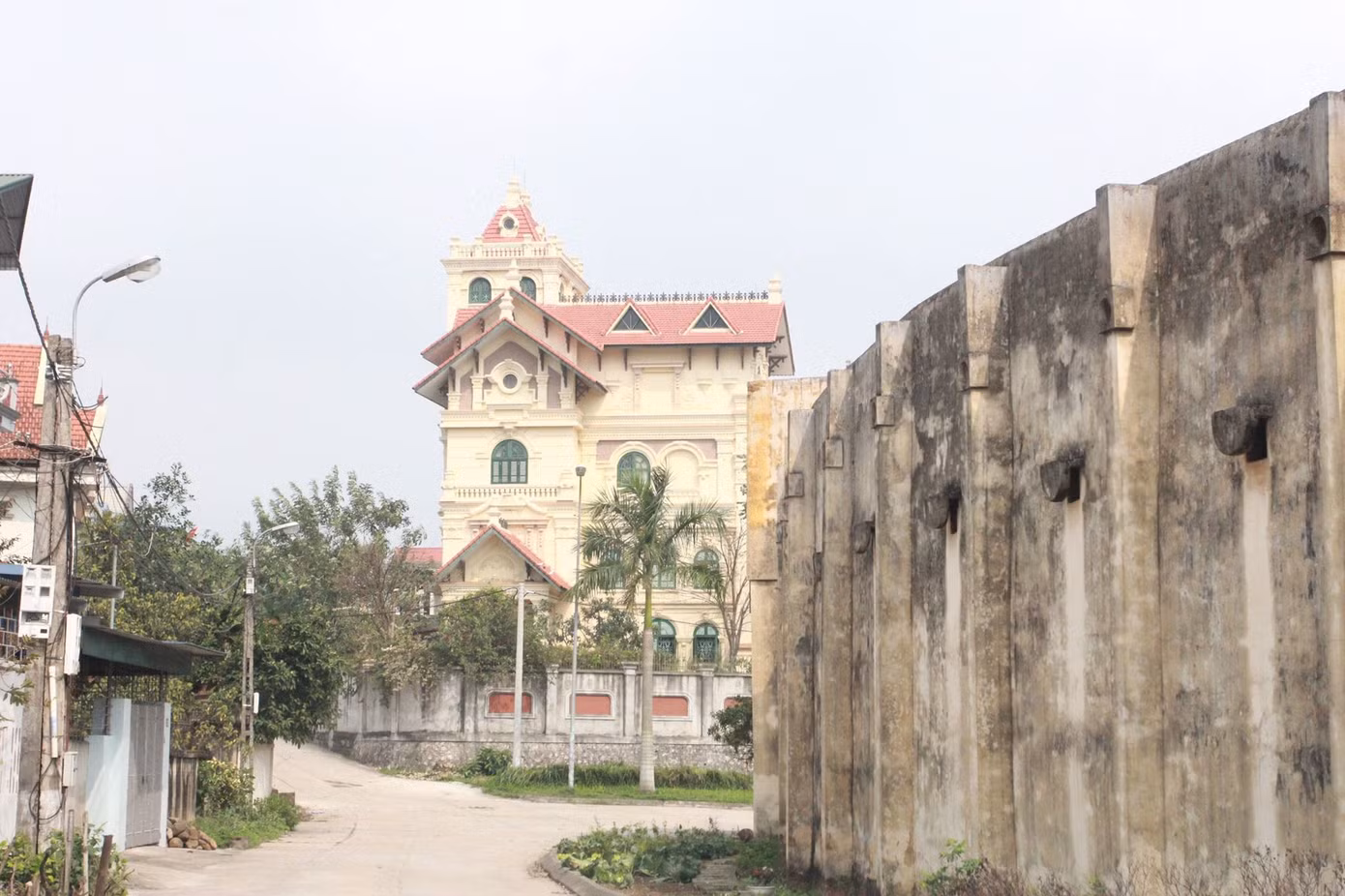 Sừng sững biệt thự sai phạm của cựu TGĐ TISCO vừa bị bắt ảnh 2