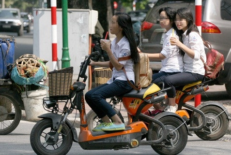 Với xe máy điện không có số khung, số máy thì cơ quan công an sẽ đóng số và cấp đăng ký để dễ quản ly (Ảnh minh hoạ: Tin tức)