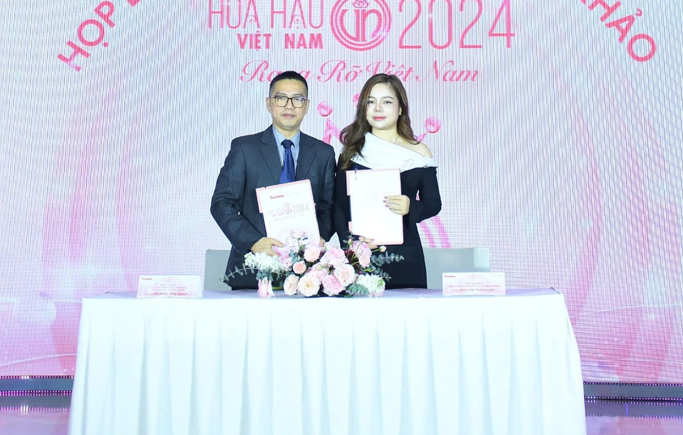 Ông Hoàng Thọ Ninh - Chủ tịch HĐQT kiêm TGĐ Công ty Cổ phần Hoàng Thành Media, Phó Trưởng BTC - đại diện Ban tổ chức cuộc thi ký kết hợp đồng tài trợ với các đơn vị. Ông Hoàng Thọ Ninh - Chủ tịch HĐQT kiêm TGĐ Công ty Cổ phần Hoàng Thành Media, Phó Trưởng BTC - đại diện Ban tổ chức cuộc thi ký kết hợp đồng tài trợ với các đơn vị.