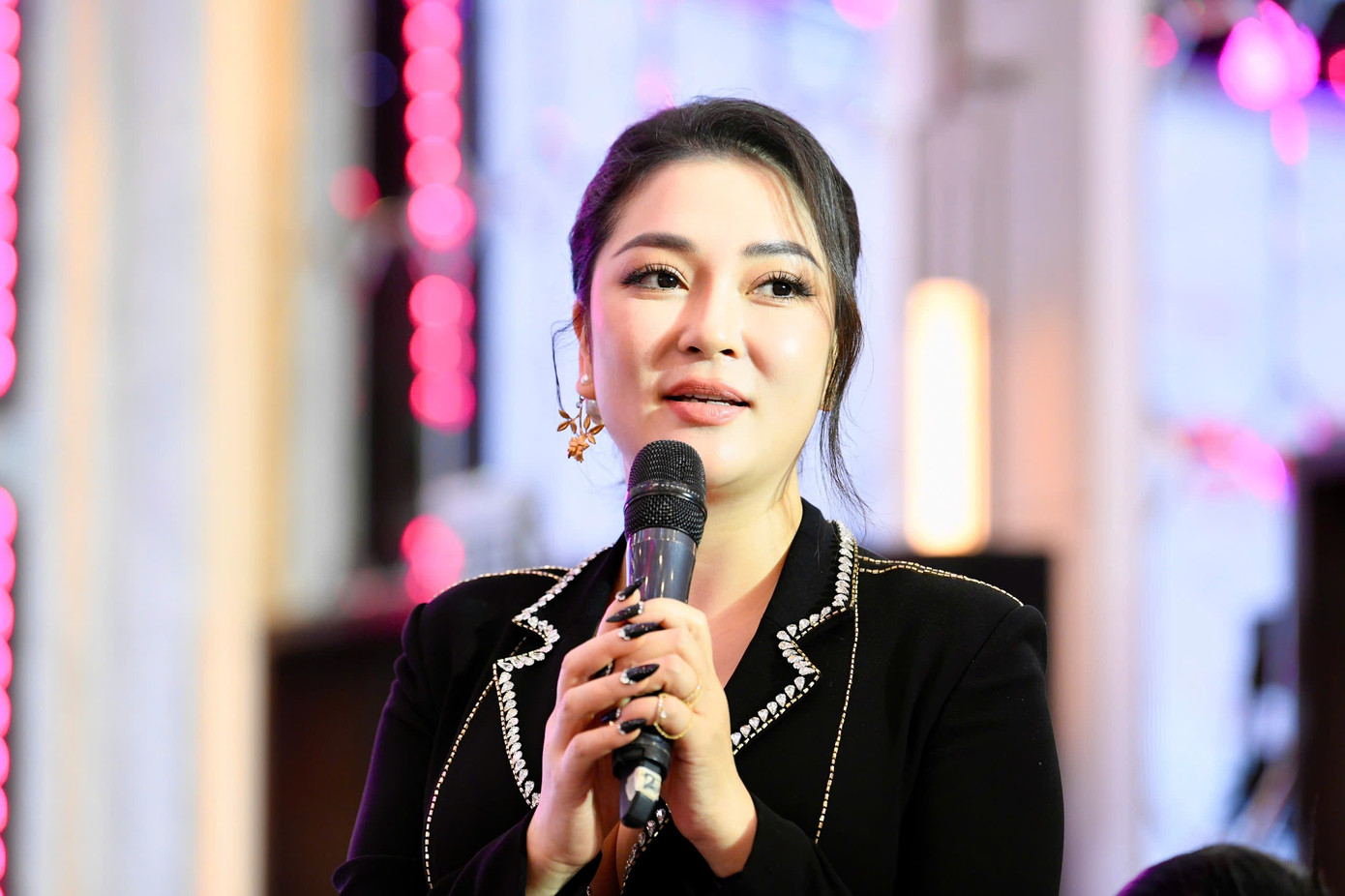 Hoa hậu Việt Nam 2004 Nguyễn Thị Huyền là thành viên Ban giám khảo cuộc thi Hoa hậu Việt Nam năm 2024. Hoa hậu Việt Nam 2004 Nguyễn Thị Huyền là thành viên Ban giám khảo cuộc thi Hoa hậu Việt Nam năm 2024.