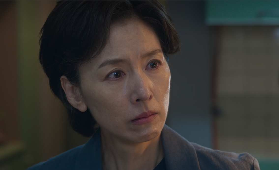 Nữ diễn viên Kang Myung Joo lột tả thành công một bà mẹ yêu con trai đến ám ảnh.