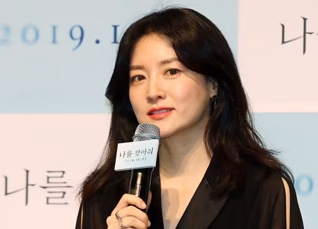 Lee Young Ae thắng trong vụ kiện hình sự chống lại YouTuber cáo buộc cô thân thiết với bà Kim Keon Hee. Ảnh: Yonhap. Lee Young Ae thắng trong vụ kiện hình sự chống lại YouTuber cáo buộc cô thân thiết với bà Kim Keon Hee. Ảnh: Yonhap.