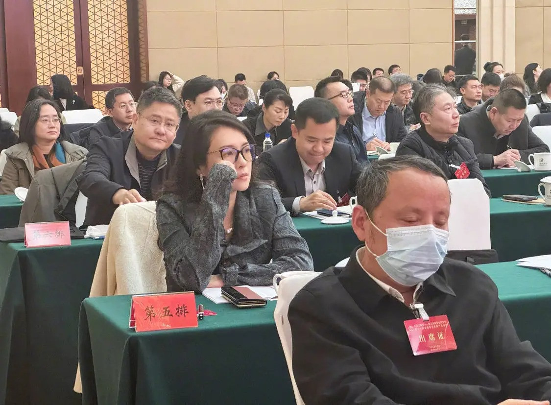 Chương Tử Di gây sốt với ảnh mặt mộc tại cuộc họp của Liên đoàn Văn học Nghệ thuật Trung Quốc. Ảnh: Tiểu Hồng Thư. Chương Tử Di gây sốt với ảnh mặt mộc tại cuộc họp của Liên đoàn Văn học Nghệ thuật Trung Quốc. Ảnh: Tiểu Hồng Thư.