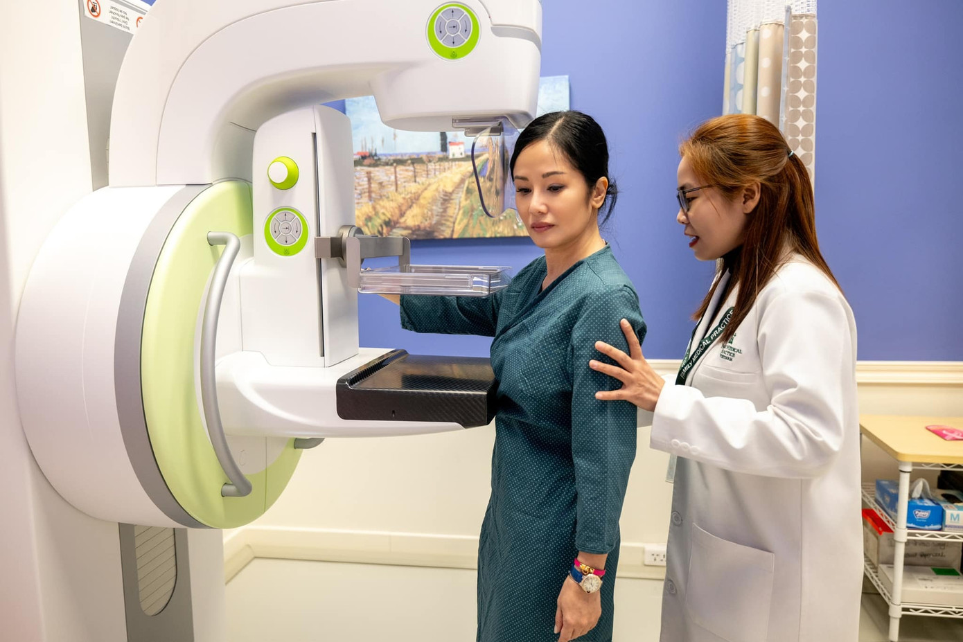 Hồng Nhung nhận được nhiều lời động viên từ người hâm mộ trong quá trình điều trị ung thư vú. Ảnh: FBNV.