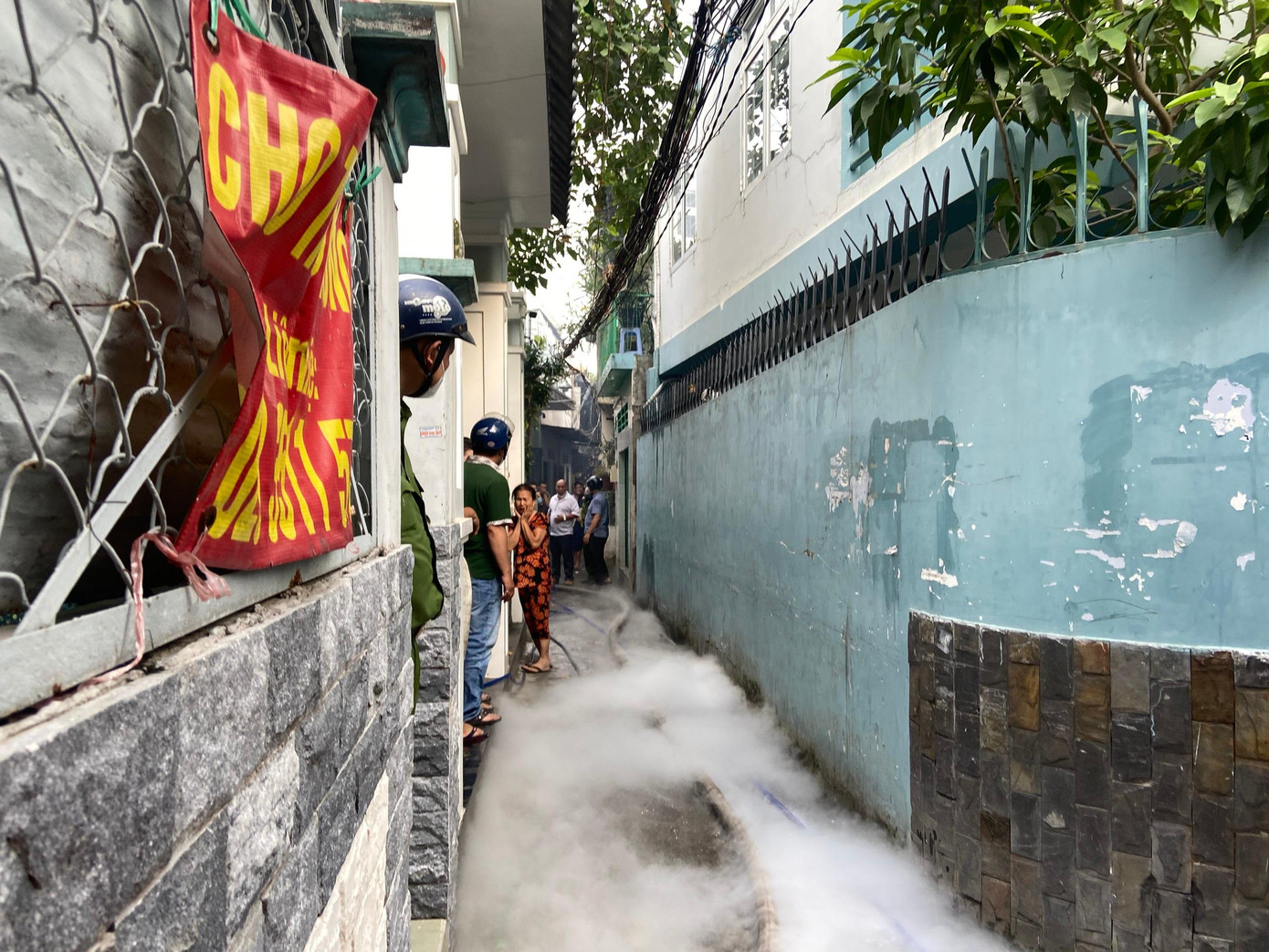 Vị trí cháy xảy ra bên trong con hẻm nhỏ.