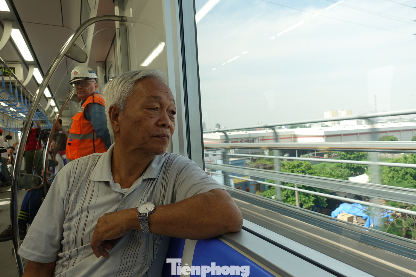 Ông Lê Văn Ninh (người dân ở phường Bình Thọ, TP Thủ Đức) đi thử nghiệm tàu metro số 1 TPHCM vào ngày 21/12/2022. Ảnh: HỮU HUY Ông Lê Văn Ninh (người dân ở phường Bình Thọ, TP Thủ Đức) đi thử nghiệm tàu metro số 1 TPHCM vào ngày 21/12/2022. Ảnh: HỮU HUY