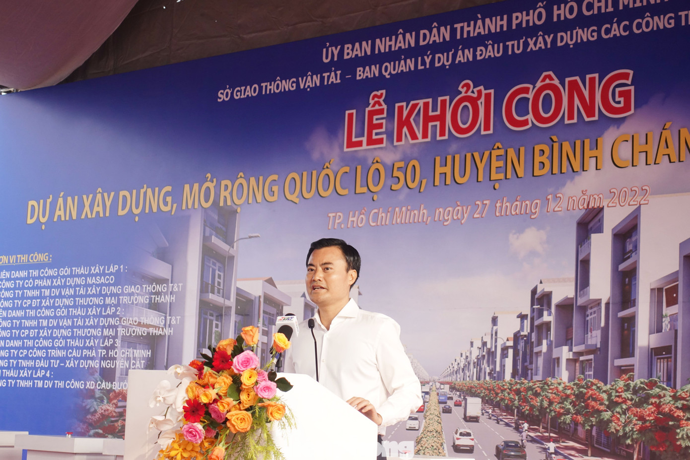 Phó chủ tịch UBND TPHCM Bùi Xuân Cường phát biểu tại buổi lễ khởi công dự án xây dựng, mở rộng Quốc lộ 50. Phó chủ tịch UBND TPHCM Bùi Xuân Cường phát biểu tại buổi lễ khởi công dự án xây dựng, mở rộng Quốc lộ 50.