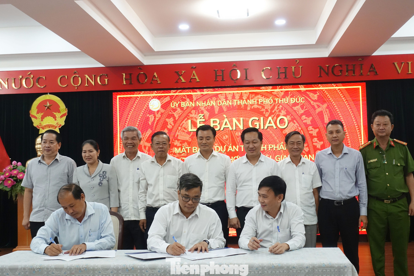 Đại diện UBND TP Thủ Đức và chủ đầu tư ký kết bàn giao mặt bằng dự án thành phần 1A, đoạn Tân Vạn - Nhơn Trạch, thuộc dự án vành đai 3 (giai đoạn 1). Đại diện UBND TP Thủ Đức và chủ đầu tư ký kết bàn giao mặt bằng dự án thành phần 1A, đoạn Tân Vạn - Nhơn Trạch, thuộc dự án vành đai 3 (giai đoạn 1).