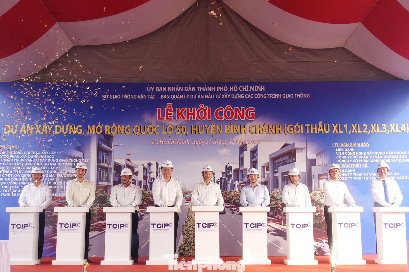 Các đại biểu thực hiện nghi thức bấm nút khởi công dự án xây dựng, mở rộng quốc lộ 50. Các đại biểu thực hiện nghi thức bấm nút khởi công dự án xây dựng, mở rộng quốc lộ 50.