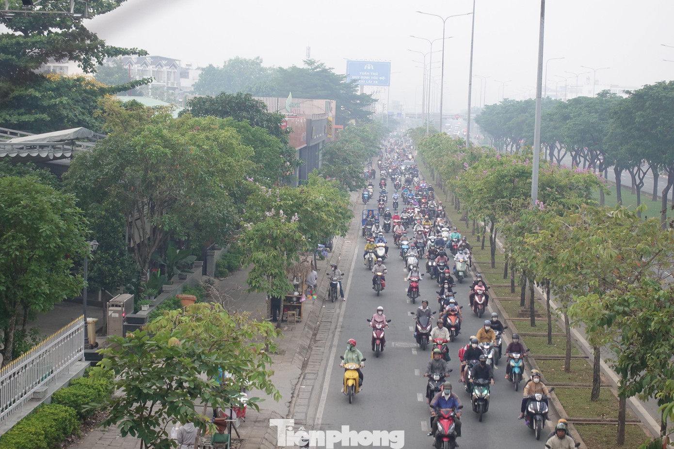 Theo Đài Khí tượng Thủy văn Nam Bộ, nhiệt độ thấp nhất đo được tại TPHCM sáng nay khoảng 22 độ C.