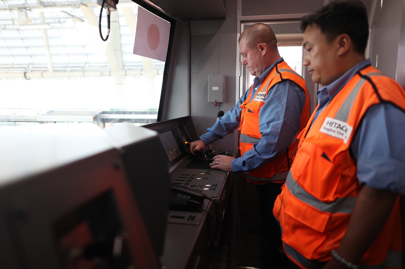 Chia sẻ cảm nhận về việc lái thử nghiệm tàu metro số 1 TPHCM, ông Tim Shannon (quốc tịch Anh) cho biết: “Tôi đã vận hành rất nhiều loại tàu ở Anh trong thời gian trước đây. Tôi cũng là nhân viên đào tạo lái tàu. Tất cả thật là tuyệt vời với tôi khi được chạy thử nghiệm tàu metro số 1 TPHCM hôm nay”.