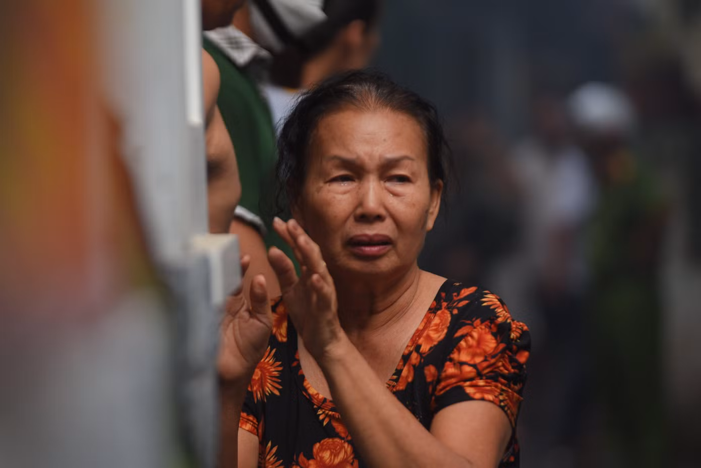 Vụ cháy làm nhiều người dân hốt hoảng. Vụ cháy làm nhiều người dân hốt hoảng.