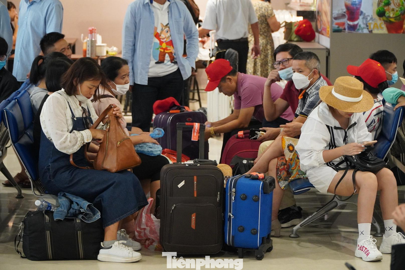 Trong thời gian phục vụ cao điểm, sân bay vẫn duy trì sử dụng các cửa 15 và 26 để tăng diện tích cho hành khách ngồi chờ và nâng cao chất lượng dịch vụ.