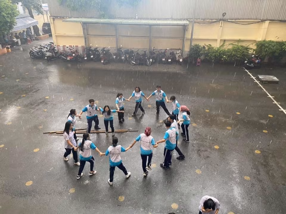 Bên cạnh khả năng học tập "đỉnh của chóp", độ năng động của teen PTNK cũng "rất gì và này nọ" đó! Ảnh: Năng Khiếu Express.