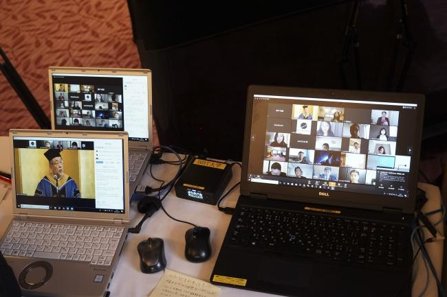 Tiến hành lễ bế giảng và họp phụ huynh trực tuyến đang là lựa chọn của nhiều trường. Ảnh: Internet. Tiến hành lễ bế giảng và họp phụ huynh trực tuyến đang là lựa chọn của nhiều trường. Ảnh: Internet.