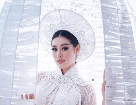 Khi còn là học sinh, Khánh Vân chính là fan "ruột" của nhà Hoa đó.