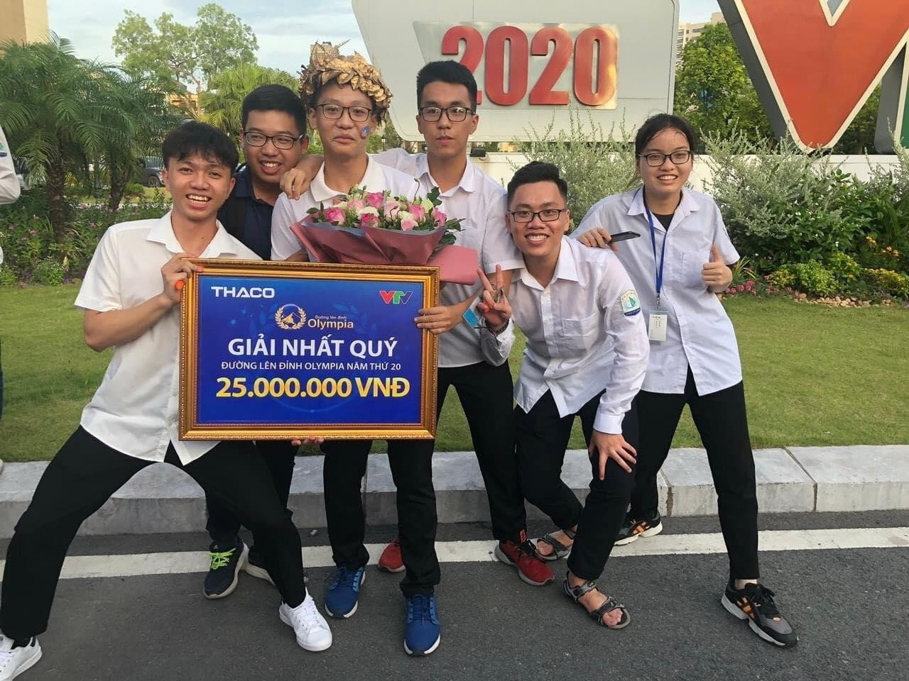 Quốc Anh và Dũng Trí sẽ chính thức "về chung trường" với chuyên ngành Công nghệ Thông tin. Ảnh: FBNV Quốc Anh và Dũng Trí sẽ chính thức "về chung trường" với chuyên ngành Công nghệ Thông tin. Ảnh: FBNV