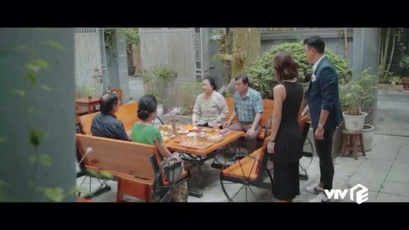 Quyết định của Nhi đã khiến người lớn hai nhà tức giận, bố mẹ Thuận bỏ về, còn bà nội thì lên cơn đau tim.