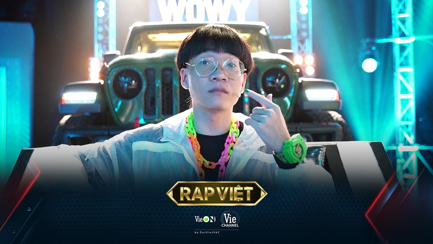 "Lão đại" Wowy hứa hẹn sẽ tiếp tục mang đến cho khán giả những trang phục độc lạ.