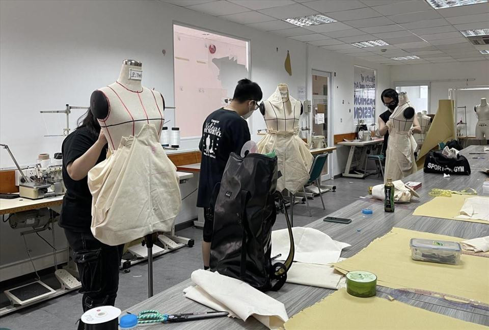 Sinh viên nhiều ngành tại trường ĐH Hoa Sen đã học trực tiếp từ đầu tháng 12. Ảnh: HSU