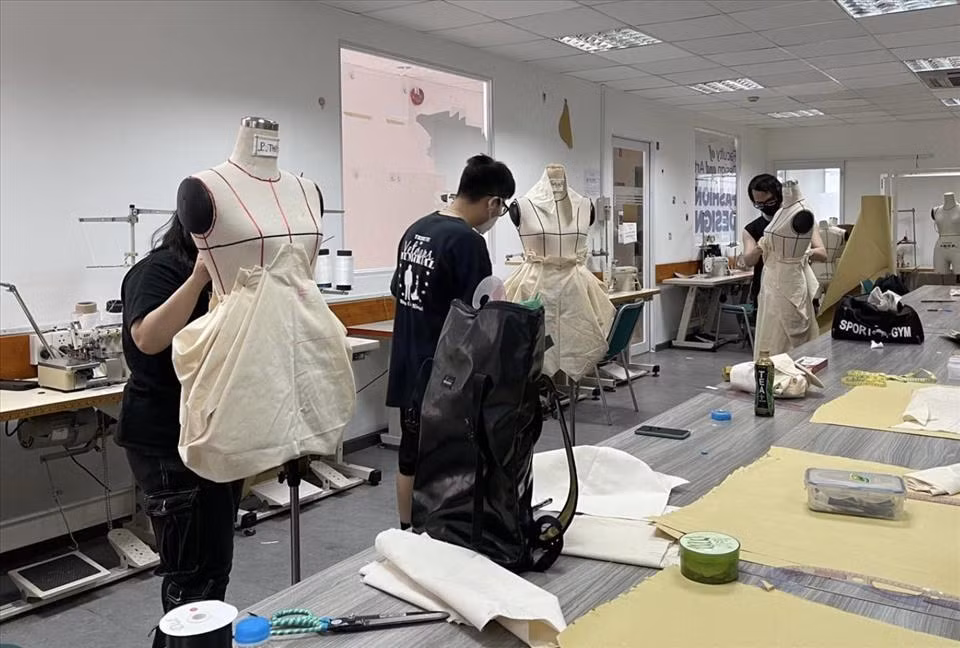 Sinh viên nhiều ngành tại trường ĐH Hoa Sen đã học trực tiếp từ đầu tháng 12. Ảnh: HSU