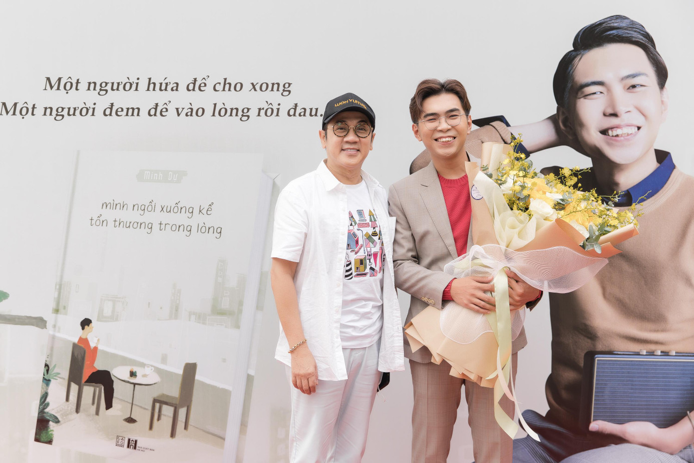 Tham dự buổi ra mắt sách mới của Minh Dự còn có sự góp mặt của NSUT Thành Lộc. Tham dự buổi ra mắt sách mới của Minh Dự còn có sự góp mặt của NSUT Thành Lộc.