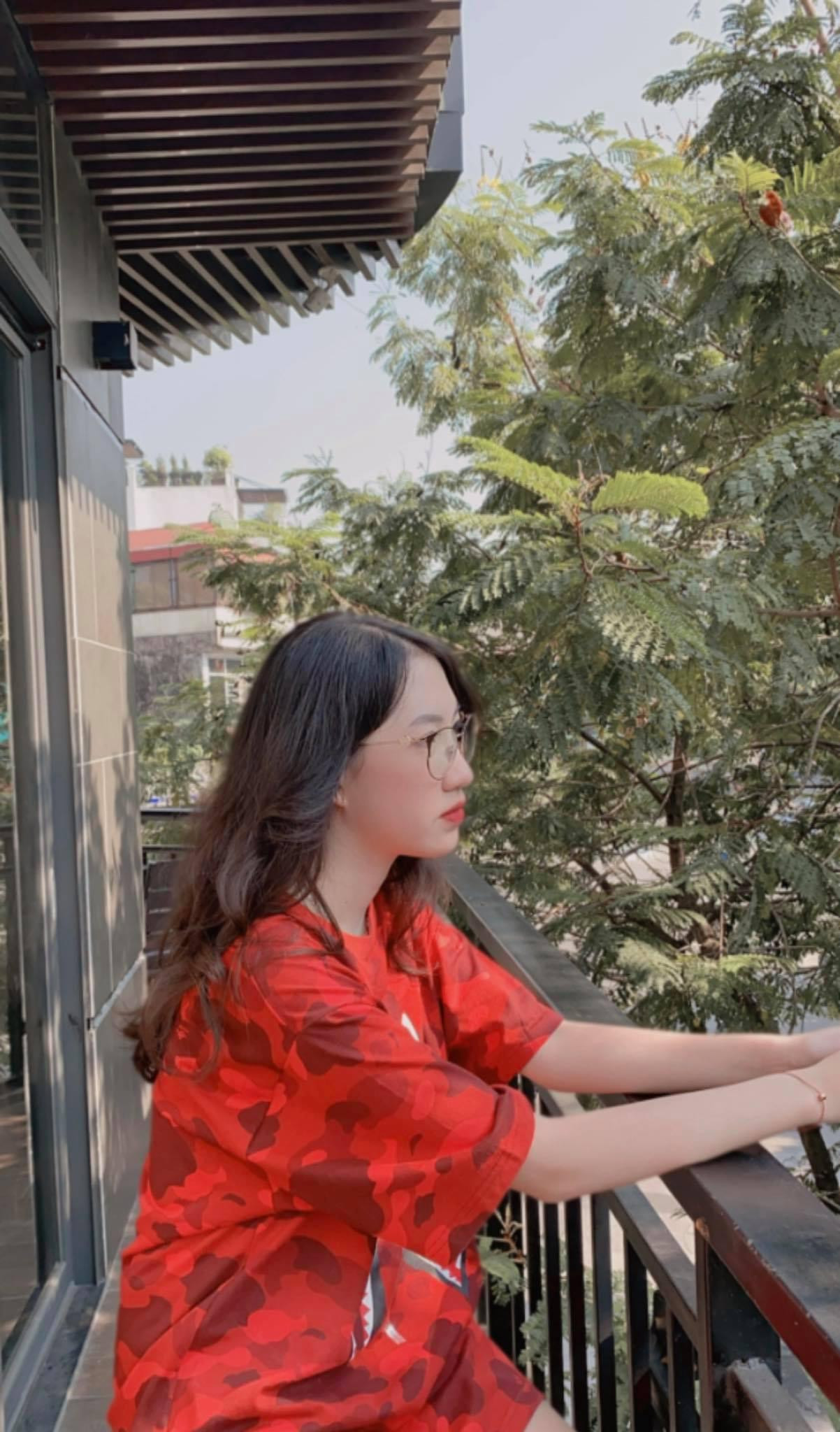 Chăm chỉ nghe giảng đã giúp cho Anh Khuê và nhiều &quot;dân tự nhiên&quot; khác đạt điểm tốt môn Văn. Ảnh: NVCC.