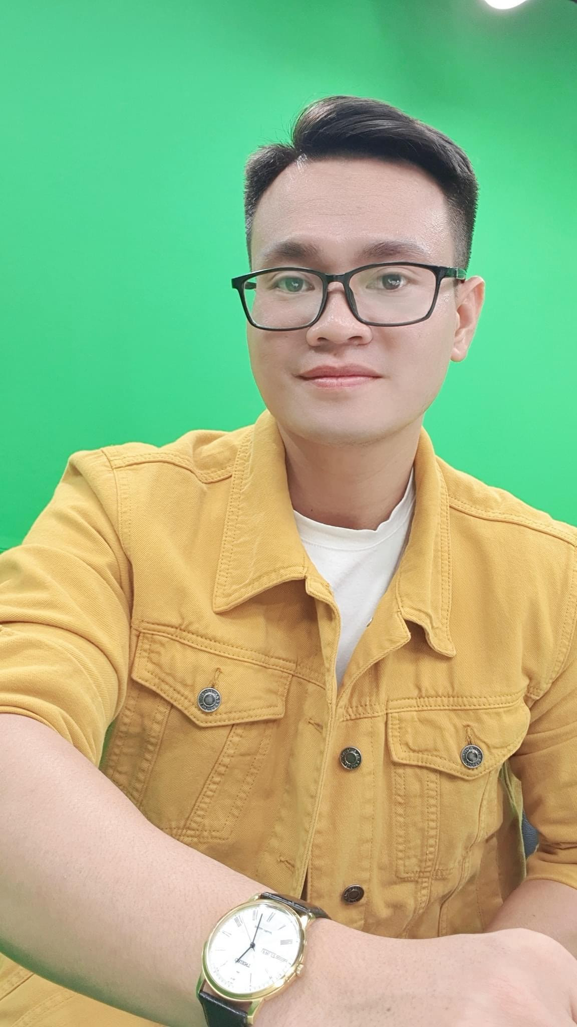 Thầy Đức Anh sẽ gửi tài liệu học tập điện tử cho học trò để teen có thể tiện theo dõi, chuẩn bị bài. Ảnh: NVCC Thầy Đức Anh sẽ gửi tài liệu học tập điện tử cho học trò để teen có thể tiện theo dõi, chuẩn bị bài. Ảnh: NVCC