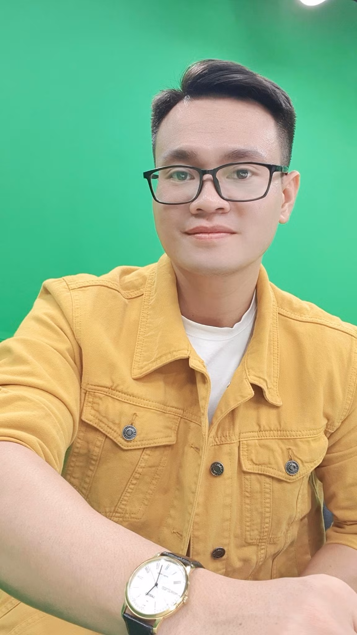 Thầy Đức Anh sẽ gửi tài liệu học tập điện tử cho học trò để teen có thể tiện theo dõi, chuẩn bị bài. Ảnh: NVCC