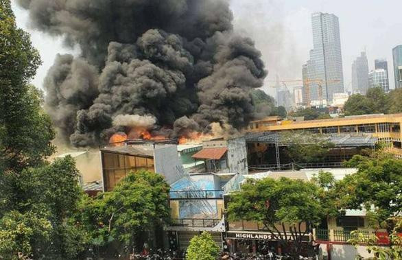 Đám cháy xảy ra ngay khi teen trường Ernst Thalmann vào học ca chiều.