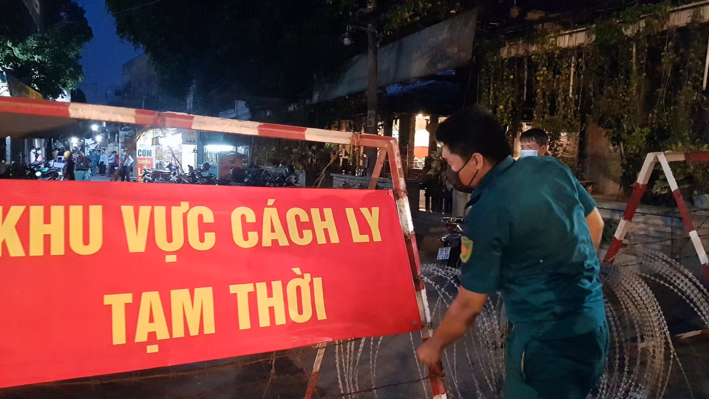 TP.HCM xuất hiện nhiều ca mắc mới trong cộng đồng. Ảnh tổng hợp từ Internet. TP.HCM xuất hiện nhiều ca mắc mới trong cộng đồng. Ảnh tổng hợp từ Internet.