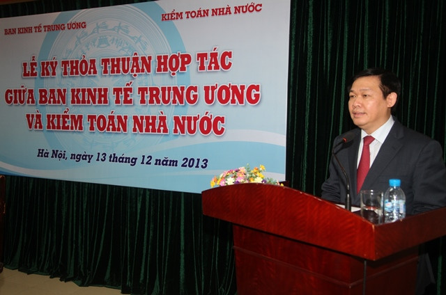 Trưởng Ban kinh tế Trung ương Vương Đình Huệ phát biểu tại lễ ký kết. Trưởng Ban kinh tế Trung ương Vương Đình Huệ phát biểu tại lễ ký kết