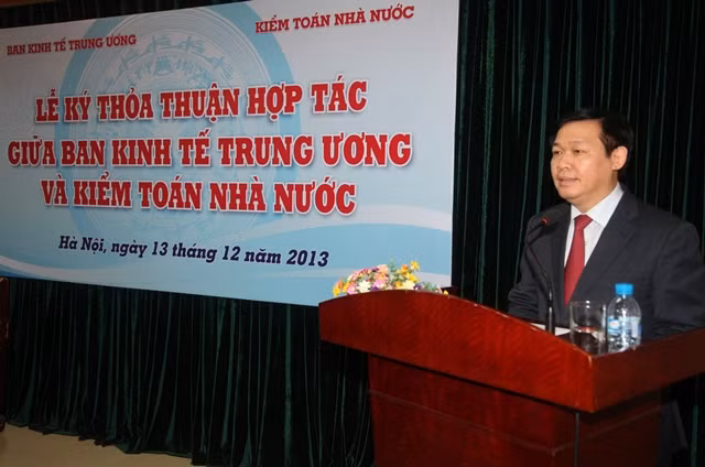 Trưởng Ban kinh tế Trung ương Vương Đình Huệ phát biểu tại lễ ký kết