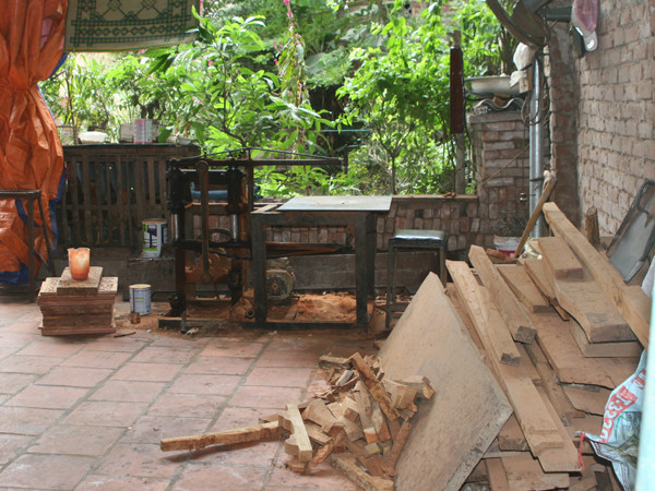 Hệ thống máy móc làm đồ gỗ của anh Nguyễn Văn Tường