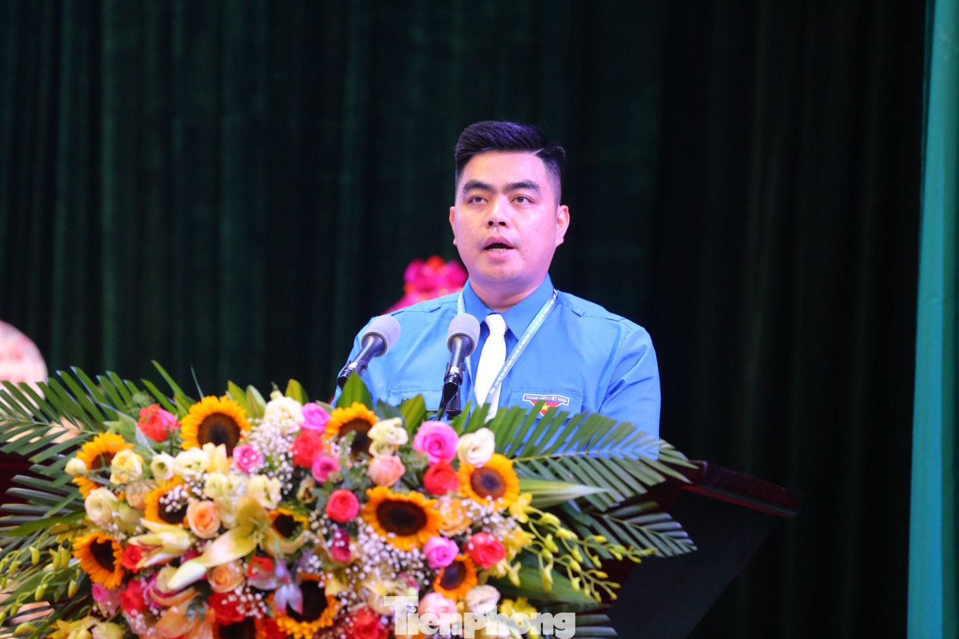 Anh Nguyễn Hải Đăng, Phó Bí thư Tỉnh Đoàn Lào Cai, Chủ tịch Hội LHTN Việt Nam tỉnh Lào Cai đọc báo cáo chính trị trình Đại hội