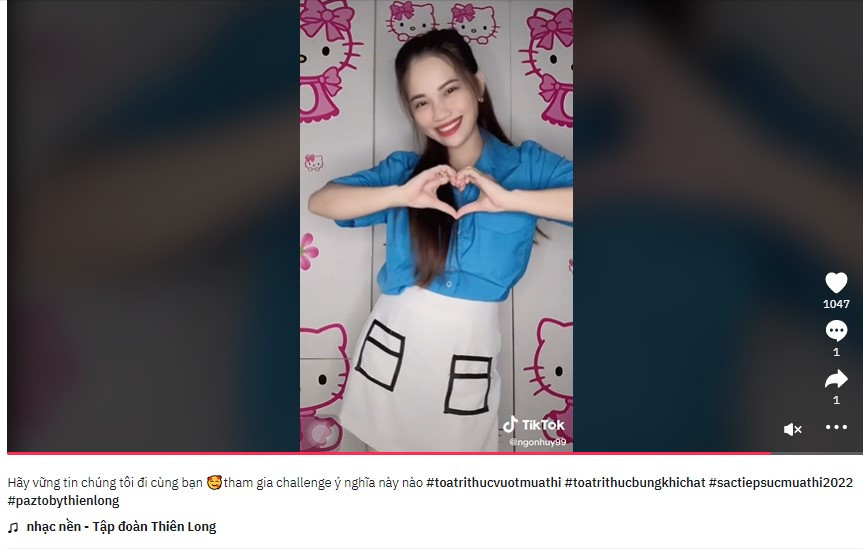 Một thí sinh tham gia thử thách Tiktok “Hãy tự tin, chúng tôi đi cùng bạn” để cổ vũ thí sinh đi thi.