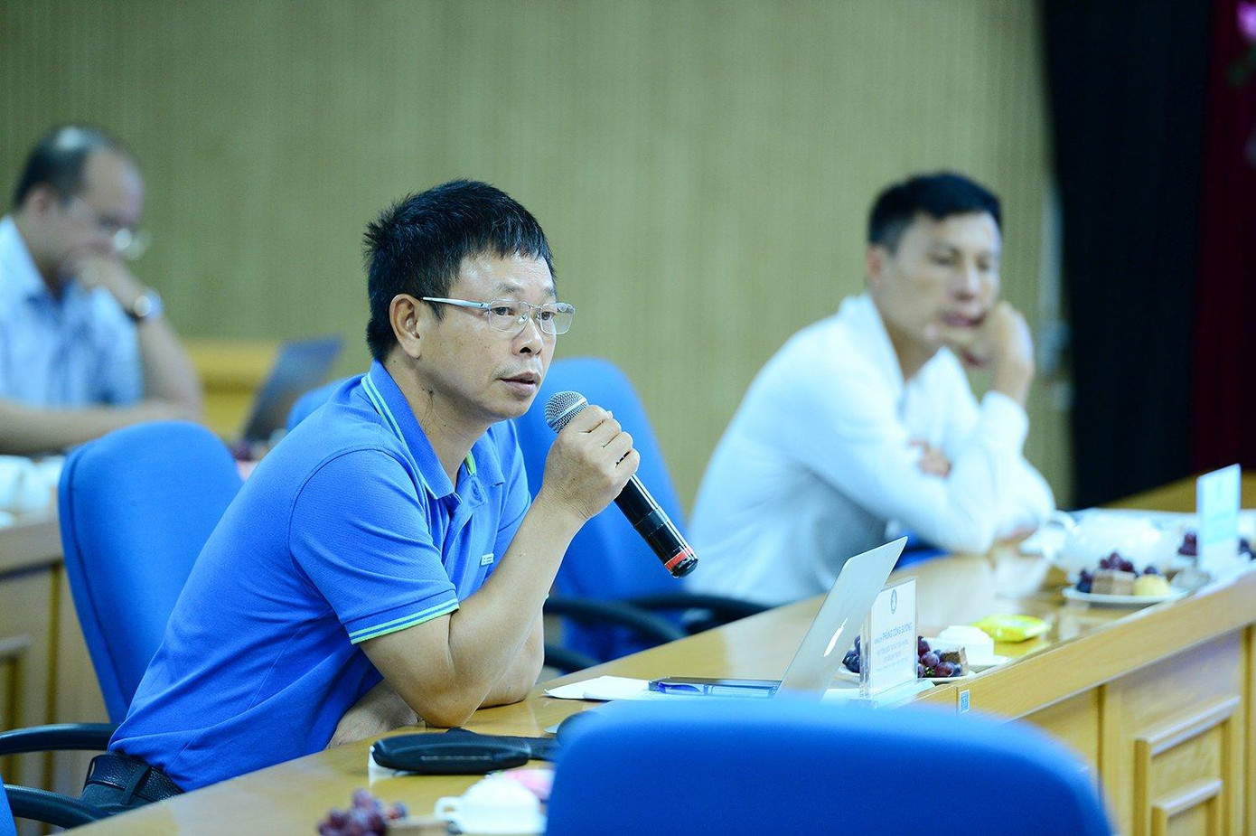 Nhà báo Phùng Công Sưởng, Phó Tổng Biên tập Báo Tiền Phong phát biểu ý kiến tại hội nghị. Ảnh: Dương Triều Nhà báo Phùng Công Sưởng, Phó Tổng Biên tập Báo Tiền Phong phát biểu ý kiến tại hội nghị. Ảnh: Dương Triều