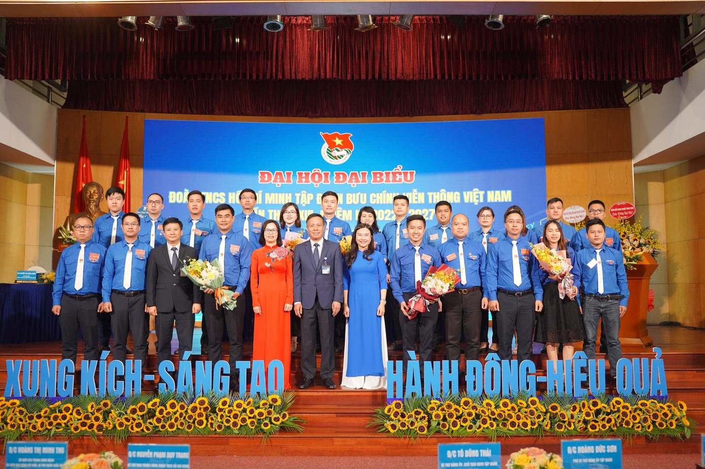 Các đại biểu chúc mừng BCH Đoàn Thanh niên VNPT khóa mới ra mắt Đại hội Các đại biểu chúc mừng BCH Đoàn Thanh niên VNPT khóa mới ra mắt Đại hội