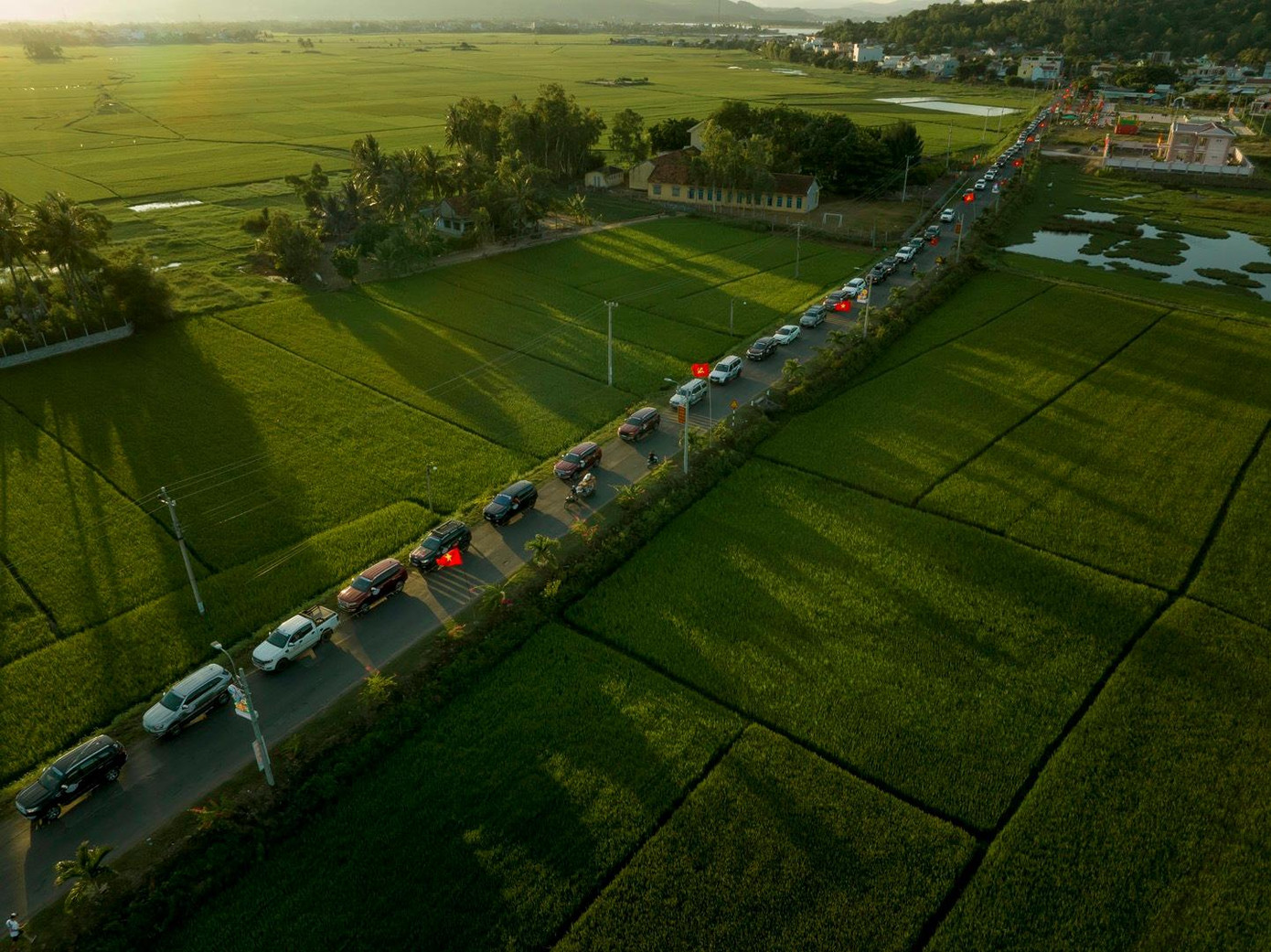 Hội ngộ trên những cung đường tràn ngập nắng và gió của miền đất "Hoa vàng trên cỏ xanh" Hội ngộ trên những cung đường tràn ngập nắng và gió của miền đất "Hoa vàng trên cỏ xanh"