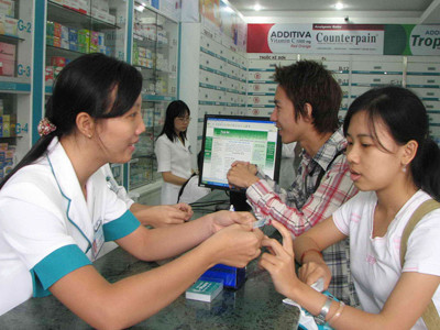 Ai cũng có thể mua thuốc kháng sinh tại của hàng thuốc. Ảnh chụp tại TP HCM Ảnh: L.N