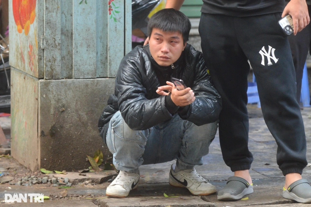 Anh Thiện đau xót trước sự ra đi của người thân (Ảnh: Trần Thanh). Anh Thiện đau xót trước sự ra đi của người thân (Ảnh: Trần Thanh).