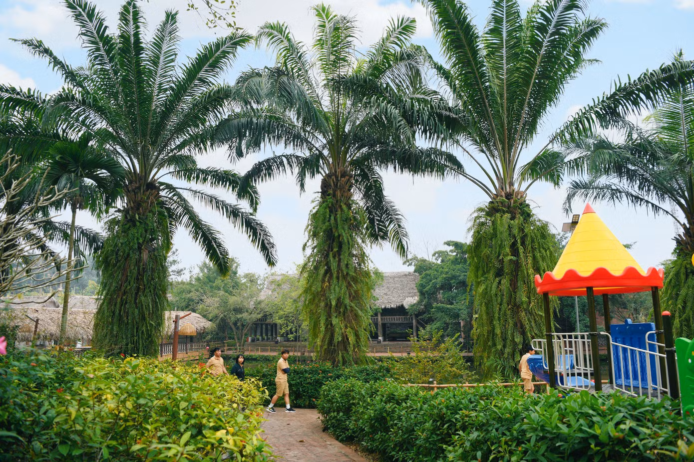 Nhiều du khách đánh giá, Thảo Viên resort là điểm đến hấp dẫn cho ngày cuối tuần gần Hà Nội, nơi lý tưởng để sum vầy, vui vẻ bên gia đình, bạn bè và tổ chức những cuộc hội thảo, hội nghị quan trọng với đối tác trong một không gian vừa sang trọng vừa gần gũi với thiên nhiên, cùng phong cách phục vụ nhiệt tình, chu đáo và hệ thống cơ sở vật chất hiện đại tiện nghi của khu nghỉ dưỡng mang đẳng cấp quốc tế…