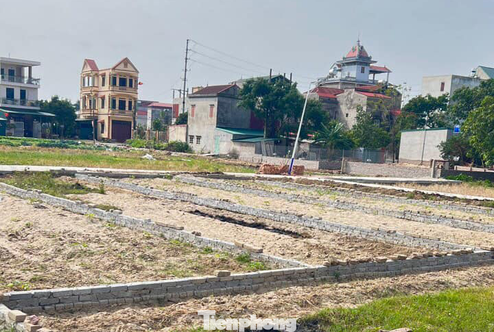 Chuyên gia cảnh báo, nhà đầu tư nên thận trọng khi tham gia thị trường đất nền thời điểm này vì nếu không tỉnh táo sẽ bị rơi vào vòng xoáy đất nền.