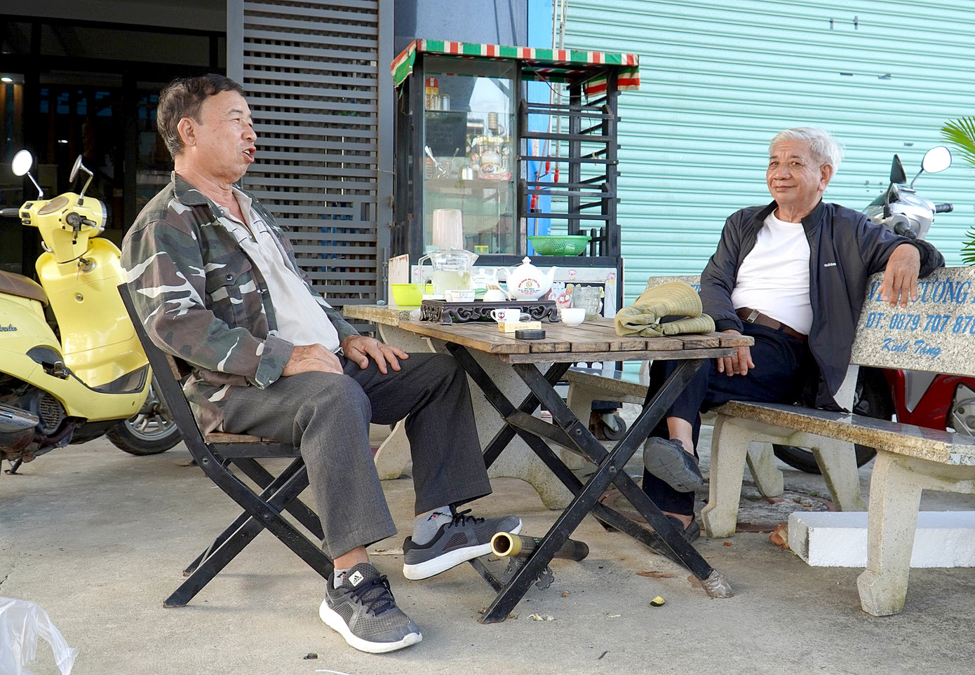 Người dân khu tái định cư có cuộc sống thảnh thơi, ổn định hơn xưa. Người dân khu tái định cư có cuộc sống thảnh thơi, ổn định hơn xưa.