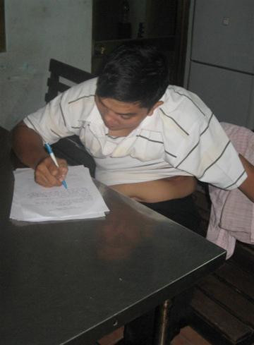 Chặn ôtô, cướp tiền tỉ giữa phố ảnh 2