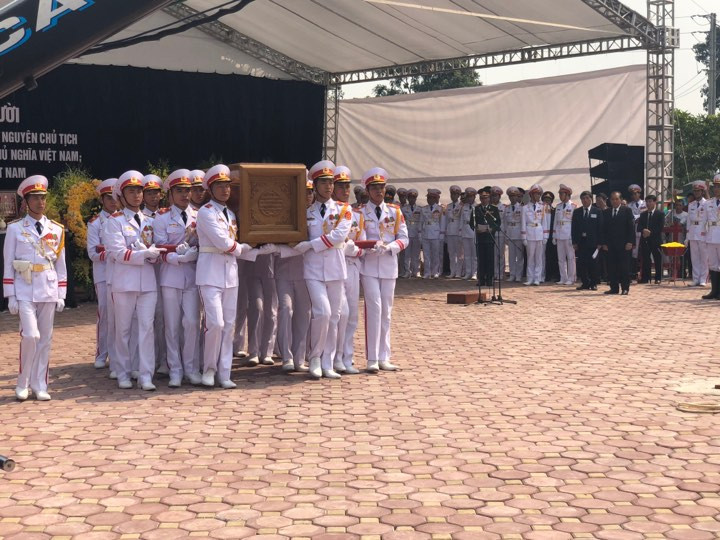 Lễ an táng nguyên Tổng Bí thư Đỗ Mười tại quê nhà ảnh 13