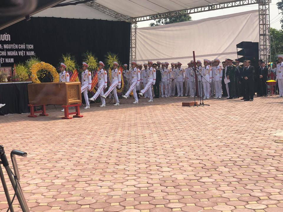 Lễ an táng nguyên Tổng Bí thư Đỗ Mười tại quê nhà ảnh 12