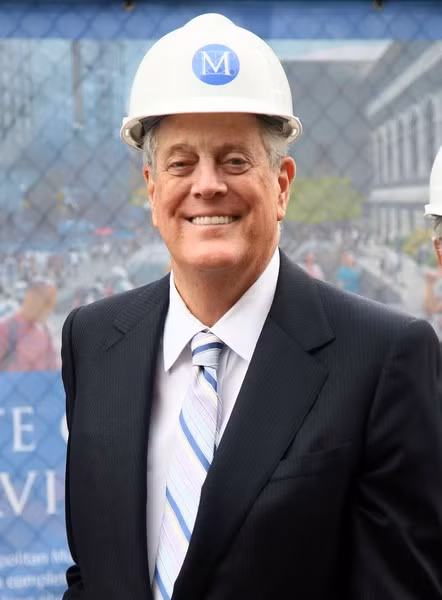 Người em trai của tỷ phú Charles Kock, ông David Koch. Người em trai của nhà tỷ phú Charles Kock, ông David Koch
