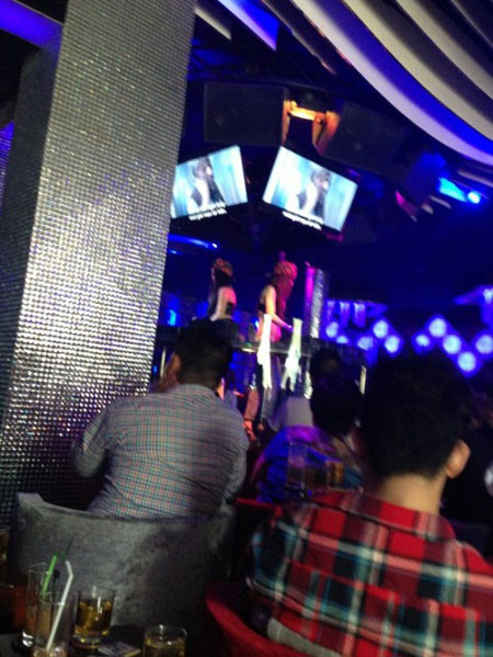 Với dàn tiếp viên xinh đẹp, DJ bốc lửa, Uni… luôn đông khách như nêm.