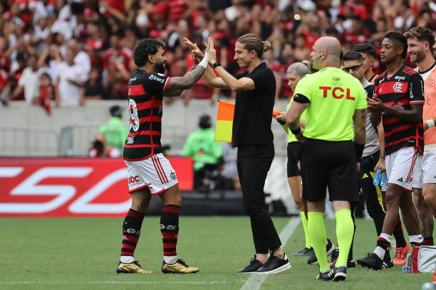 Filipe Luis đặt niềm tin vào Barbosa. Filipe Luis đặt niềm tin vào Barbosa.